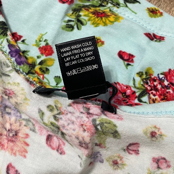 Fitted 🌸Flower Cami - Picture 8 of 8